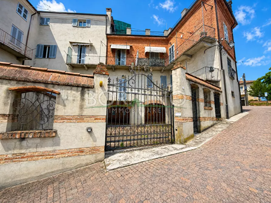 Immagine 2 di Appartamento in vendita  in Via Re Umberto snc a Montegrosso D'asti