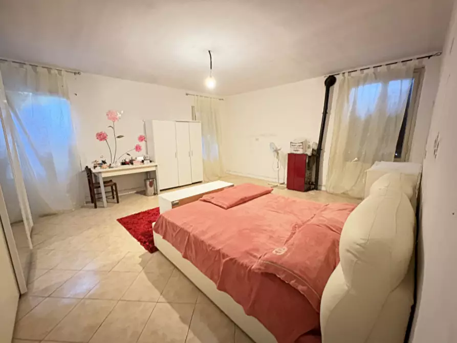Immagine 3 di Casa indipendente in vendita  a Mirandola