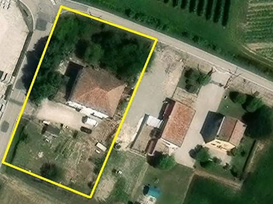 Immagine 8 di Casa indipendente in vendita  a Mirandola