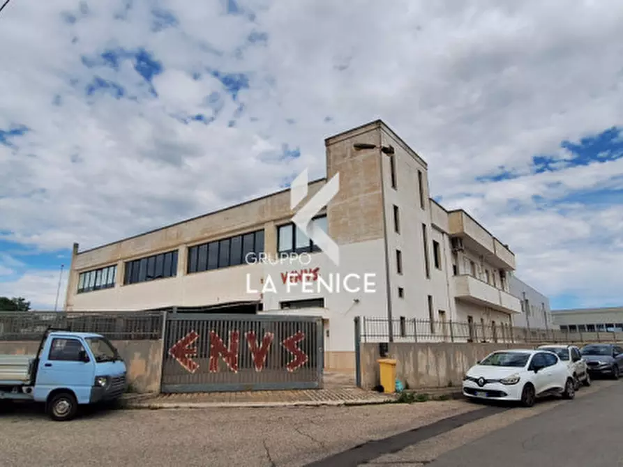 Immagine 1 di Capannone industriale in vendita  in via degli scalpellini a Locorotondo