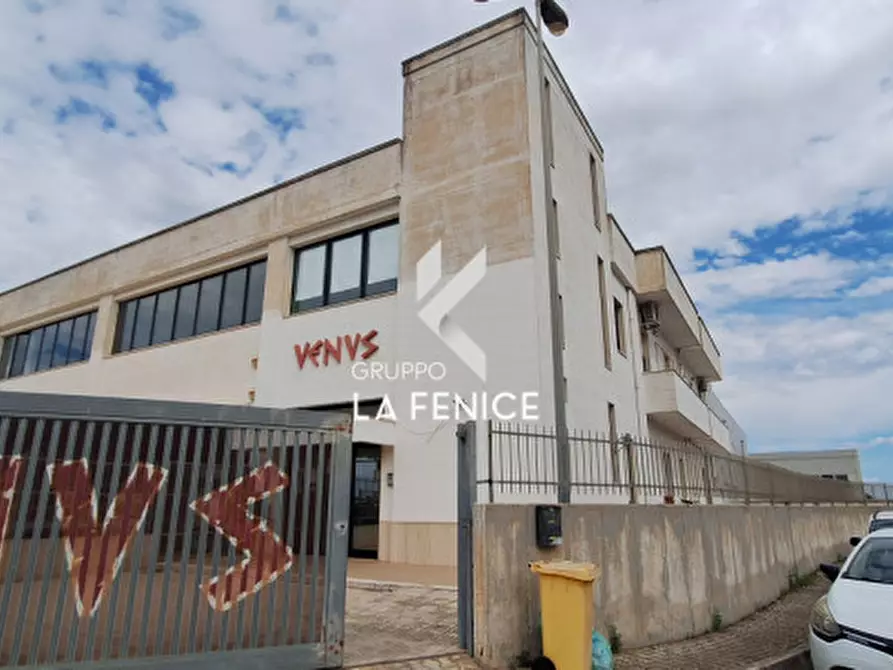Immagine 3 di Capannone industriale in vendita  in via degli scalpellini a Locorotondo