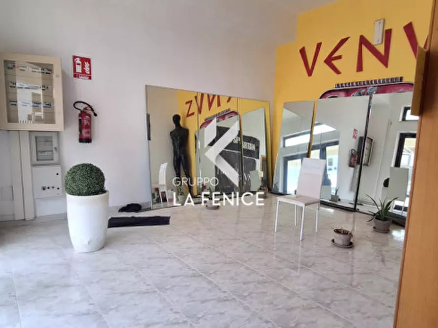 Immagine 24 di Capannone industriale in vendita  in via degli scalpellini a Locorotondo