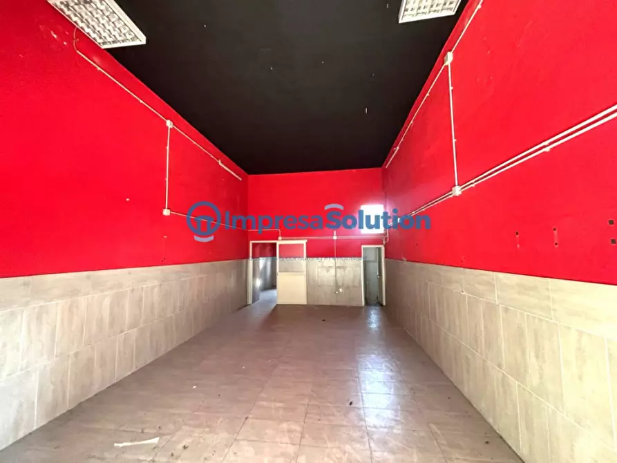 Immagine 8 di Negozio in affitto  in Via Nuova San Rocco a Napoli