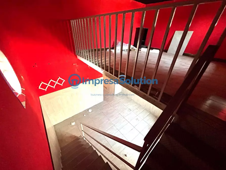 Immagine 18 di Negozio in affitto  in Via Nuova San Rocco a Napoli