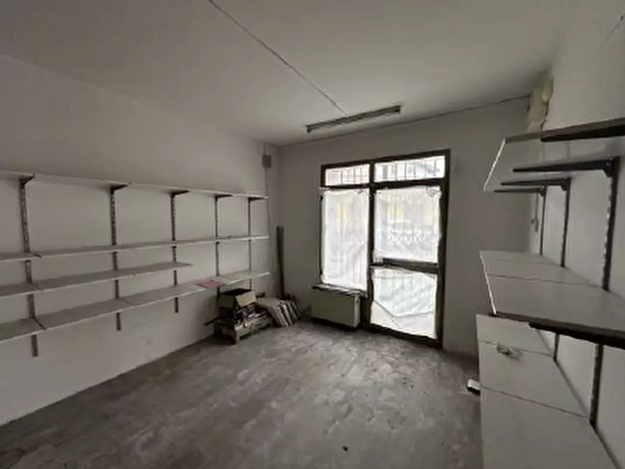 Immagine 2 di Negozio in vendita  in Via Giulia, 1 a Spilimbergo