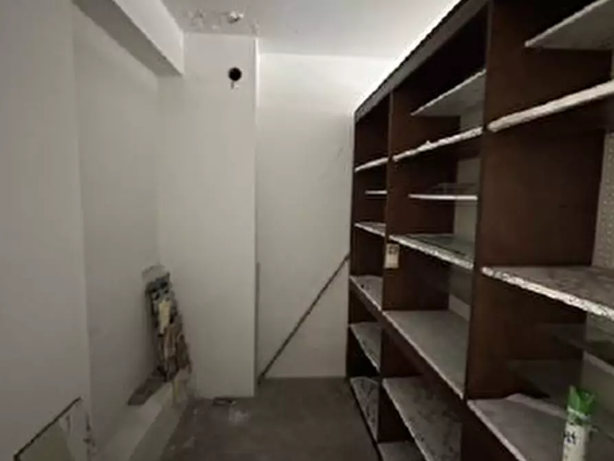 Immagine 5 di Negozio in vendita  in Via Giulia, 1 a Spilimbergo