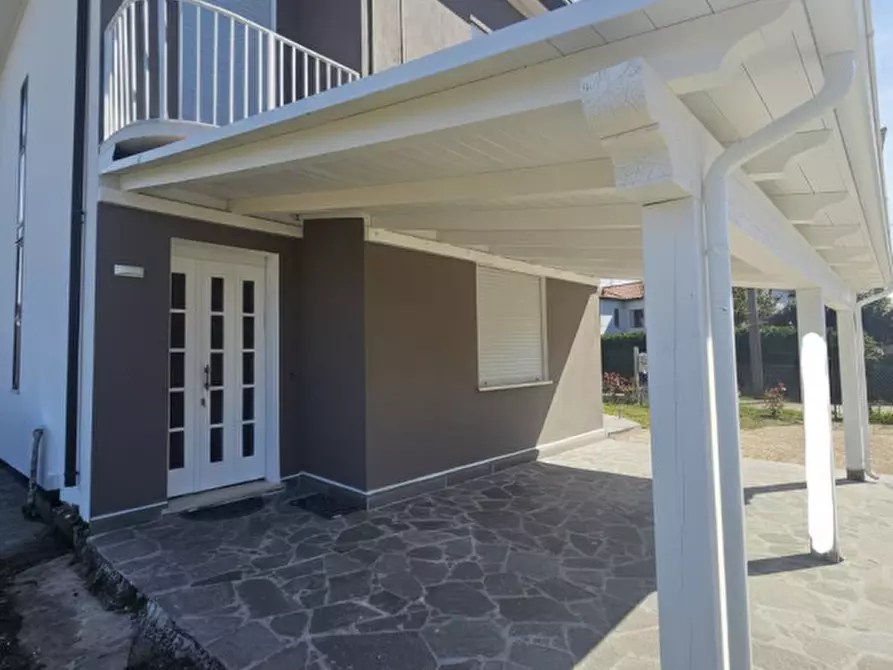 Immagine 2 di Casa bifamiliare in affitto  a Rovigo
