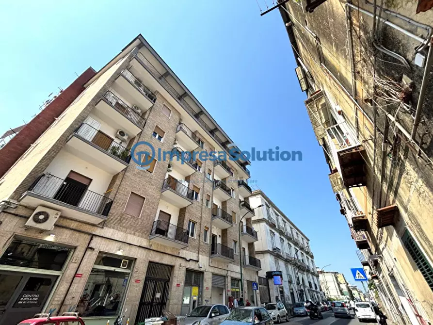 Immagine 1 di Negozio in affitto  in Via Nuova San Rocco a Napoli
