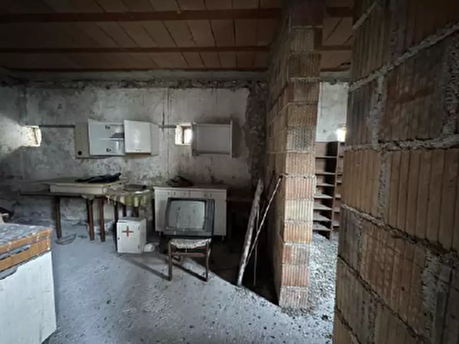 Immagine 4 di Magazzino in vendita  in Piazza regina Margherita, 3 a Spilimbergo