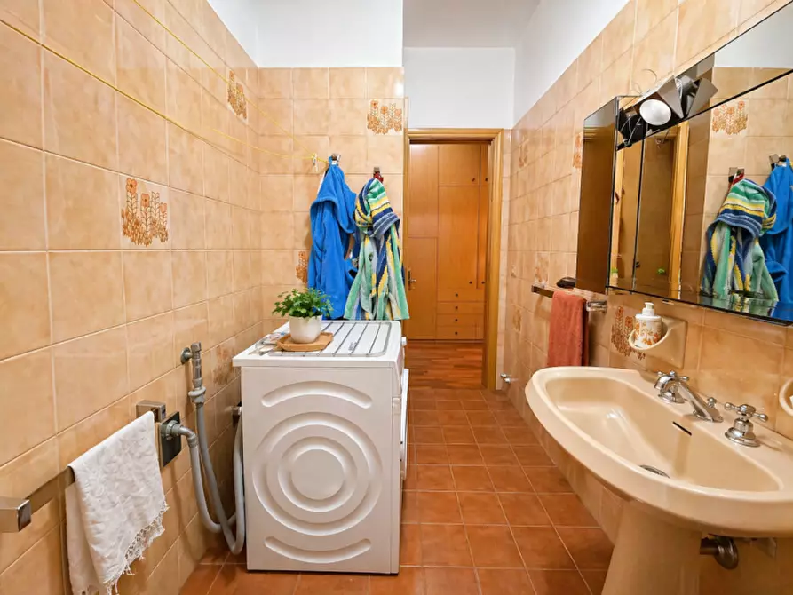 Immagine 13 di Appartamento in vendita  a Senigallia
