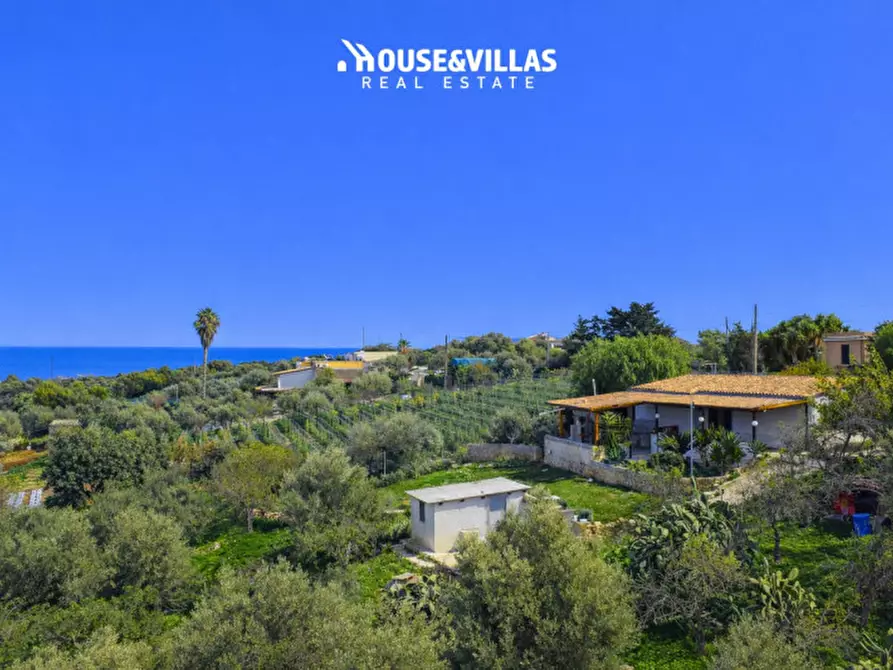 Immagine 1 di Villa in vendita  in contrada eloro a Noto