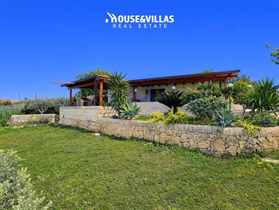 Immagine 7 di Villa in vendita  in contrada eloro a Noto