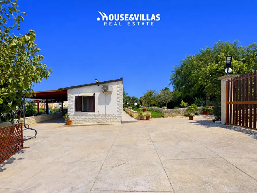 Immagine 8 di Villa in vendita  in contrada eloro a Noto