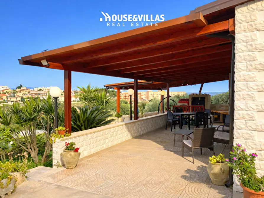 Immagine 10 di Villa in vendita  in contrada eloro a Noto