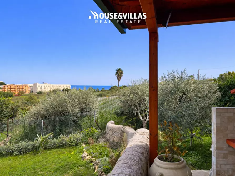Immagine 12 di Villa in vendita  in contrada eloro a Noto