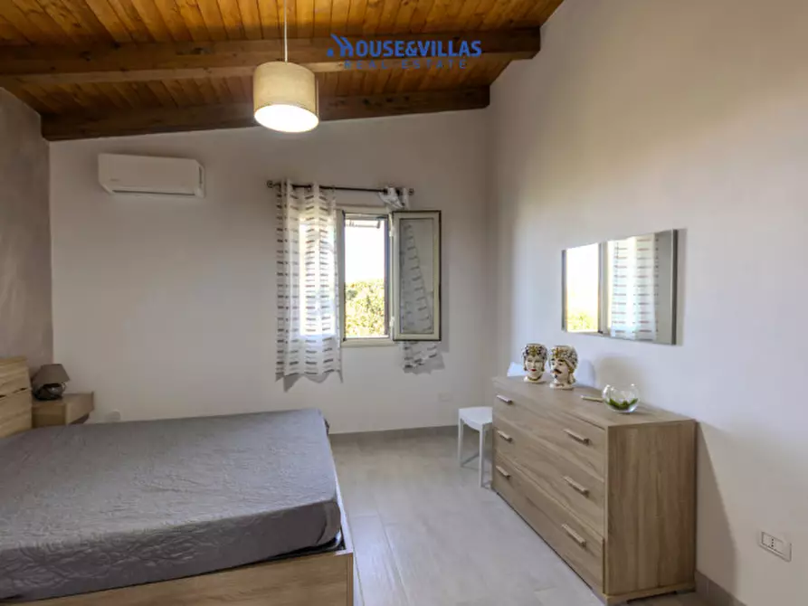 Immagine 25 di Villa in vendita  in contrada eloro a Noto