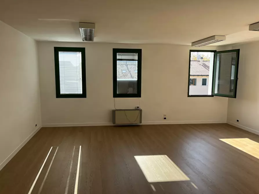 Immagine 3 di Ufficio in vendita  in Via Giacomo Matteotti a Noale