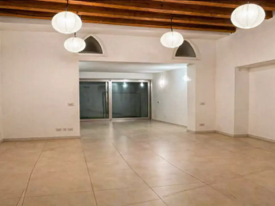 Immagine 6 di Negozio in affitto  in Contra' Pescherie Vecchie a Vicenza