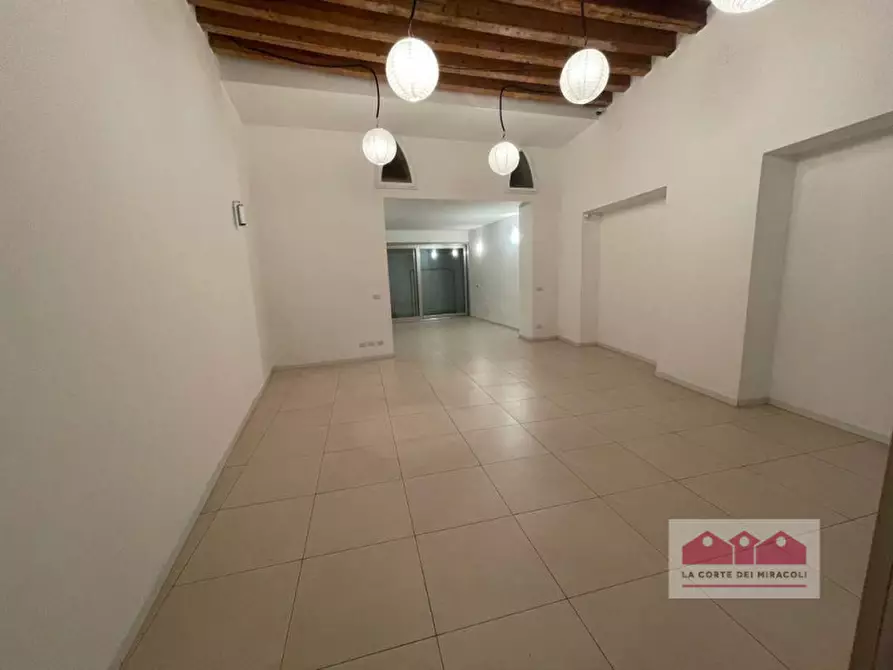 Immagine 15 di Negozio in affitto  in Contra' Pescherie Vecchie a Vicenza