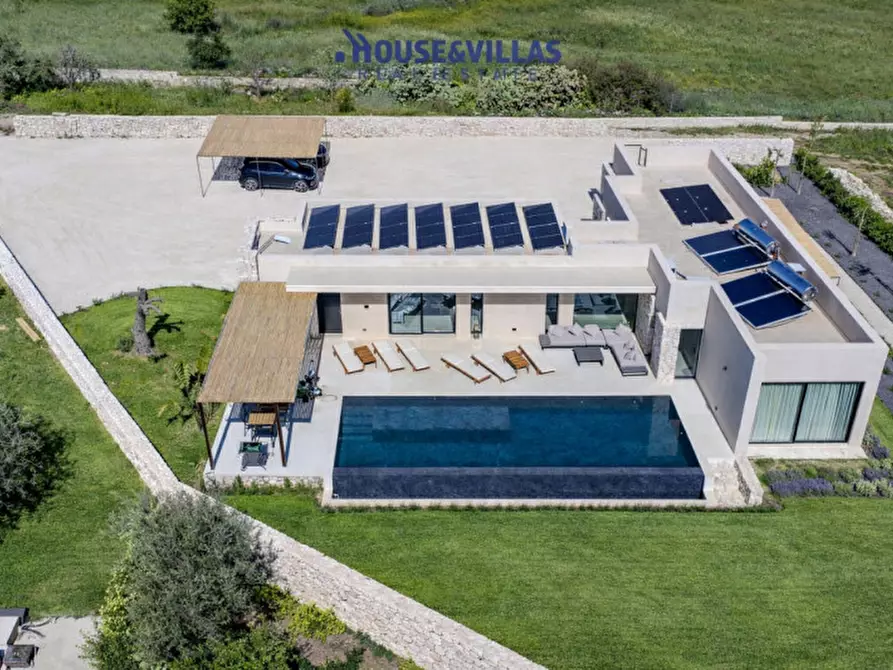 Immagine 2 di Villa in vendita  in contrada puzzi a Avola
