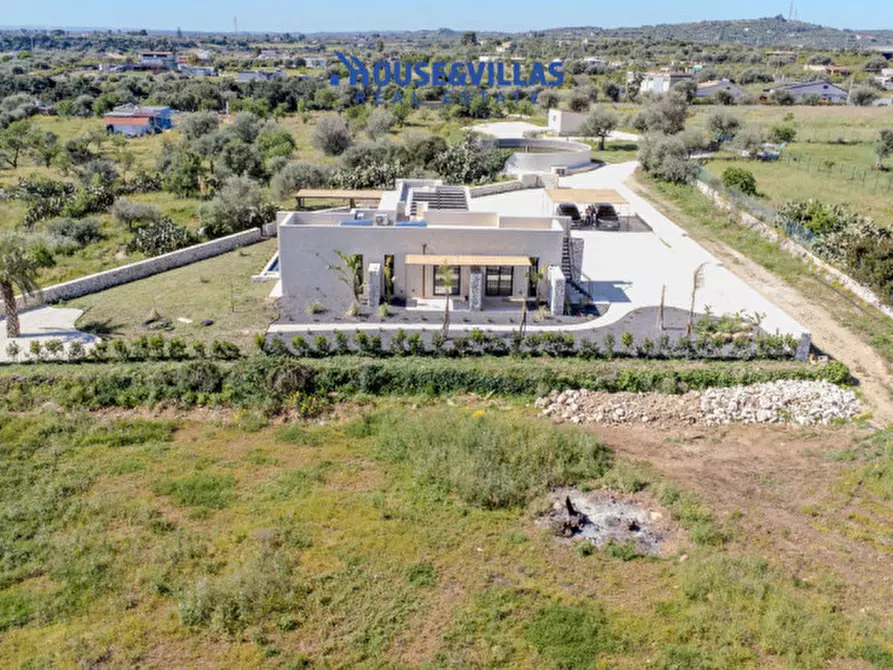 Immagine 12 di Villa in vendita  in contrada puzzi a Avola