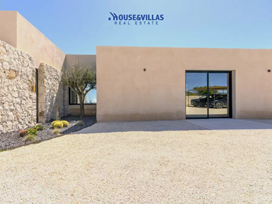 Immagine 14 di Villa in vendita  in contrada puzzi a Avola