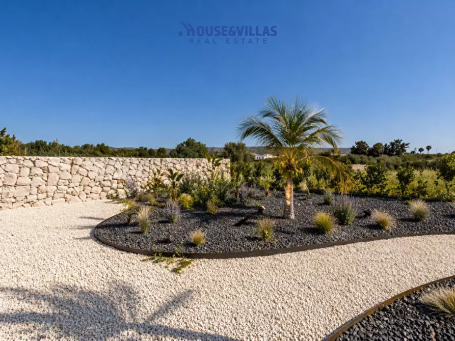 Immagine 18 di Villa in vendita  in contrada puzzi a Avola
