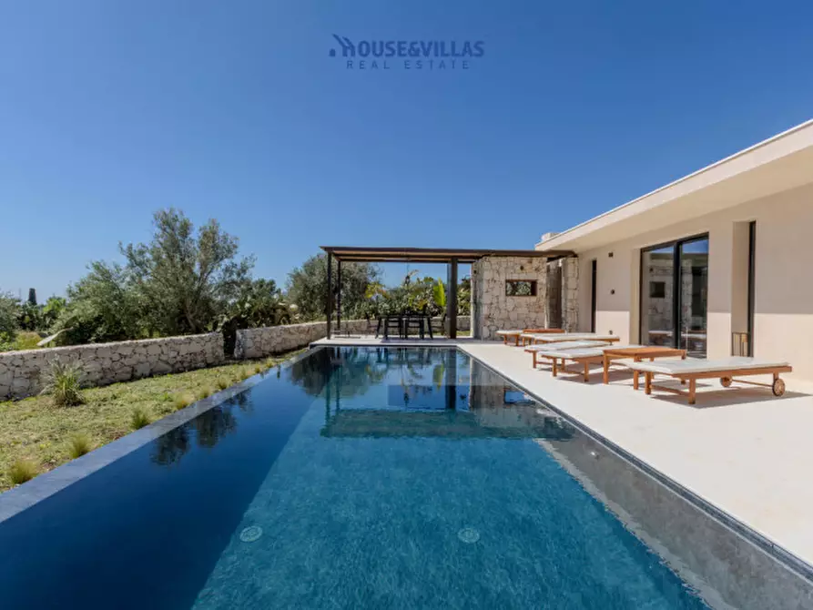 Immagine 24 di Villa in vendita  in contrada puzzi a Avola