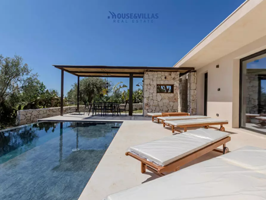 Immagine 26 di Villa in vendita  in contrada puzzi a Avola