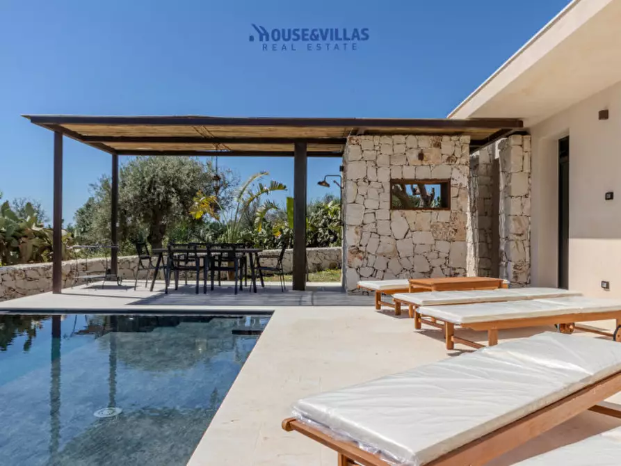 Immagine 27 di Villa in vendita  in contrada puzzi a Avola