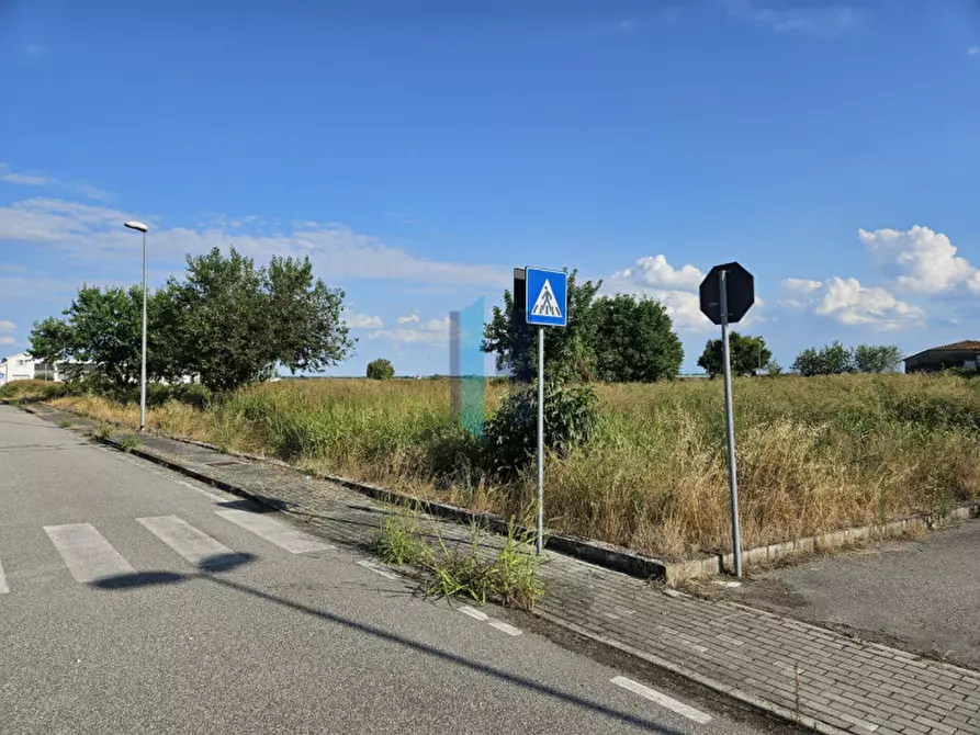 Immagine 4 di Terreno in vendita  in Via Eugenio Montale a Borgo Virgilio