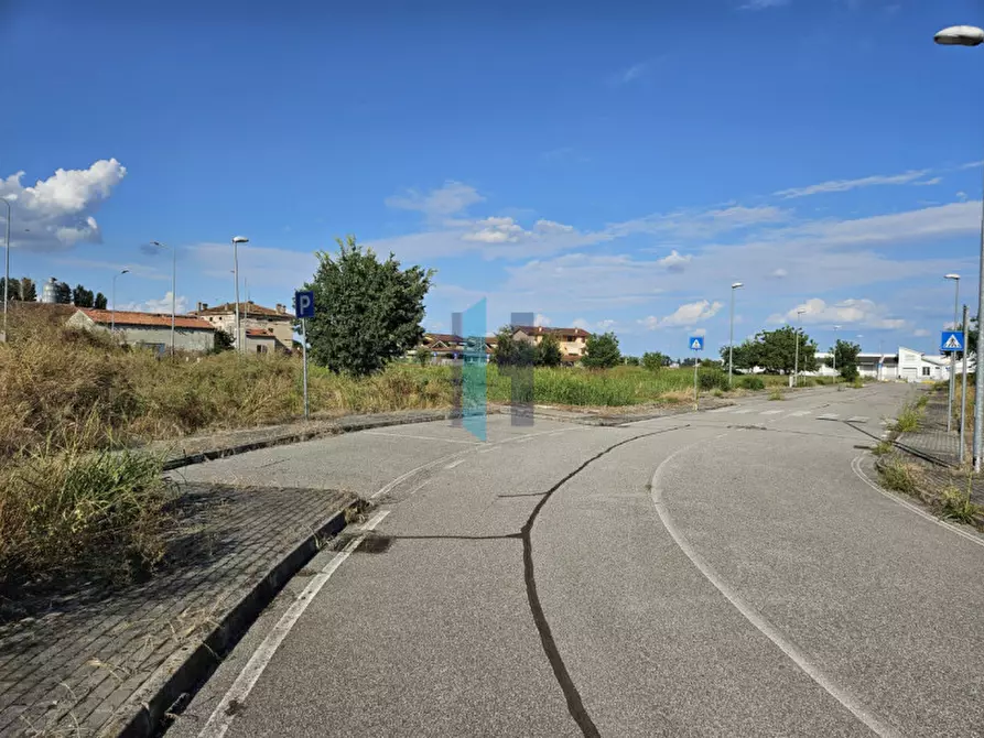 Immagine 5 di Terreno in vendita  in Via Eugenio Montale a Borgo Virgilio