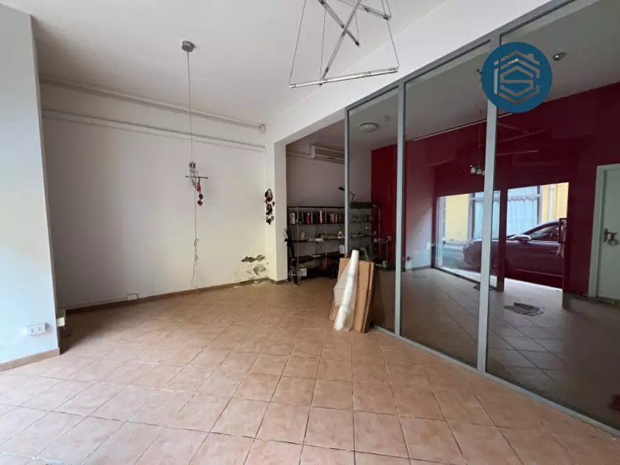 Immagine 2 di Negozio in vendita  in Via Giacomo Puccini 1 a Campi Bisenzio