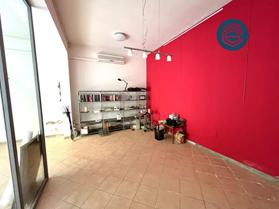 Immagine 3 di Negozio in vendita  in Via Giacomo Puccini 1 a Campi Bisenzio