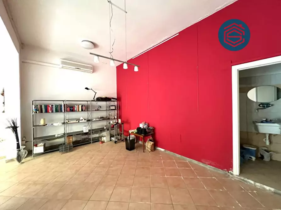 Immagine 4 di Negozio in vendita  in Via Giacomo Puccini 1 a Campi Bisenzio