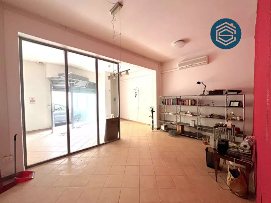 Immagine 8 di Negozio in vendita  in Via Giacomo Puccini 1 a Campi Bisenzio