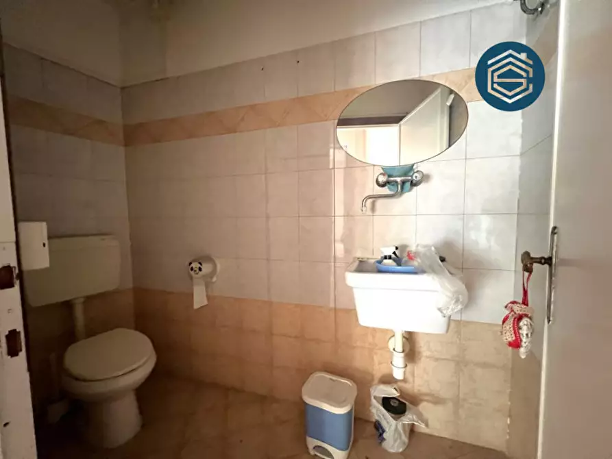 Immagine 12 di Negozio in vendita  in Via Giacomo Puccini 1 a Campi Bisenzio