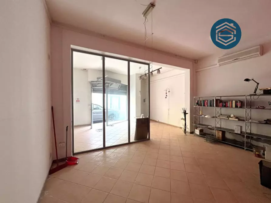Immagine 13 di Negozio in vendita  in Via Giacomo Puccini 1 a Campi Bisenzio