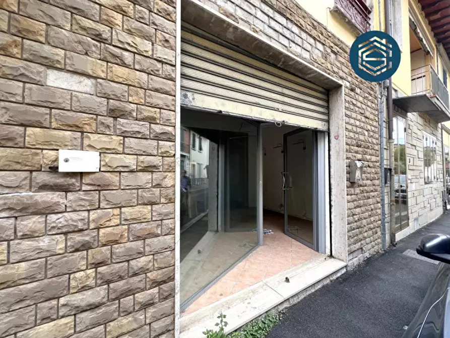 Immagine 15 di Negozio in vendita  in Via Giacomo Puccini 1 a Campi Bisenzio