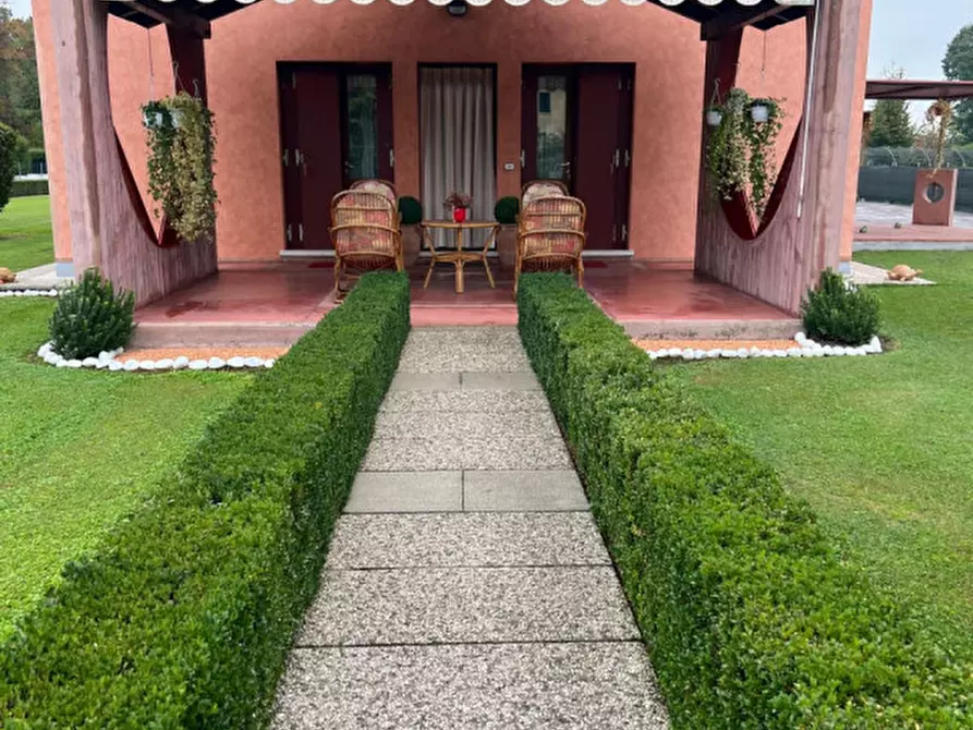 Immagine 2 di Villa in vendita  a Noale