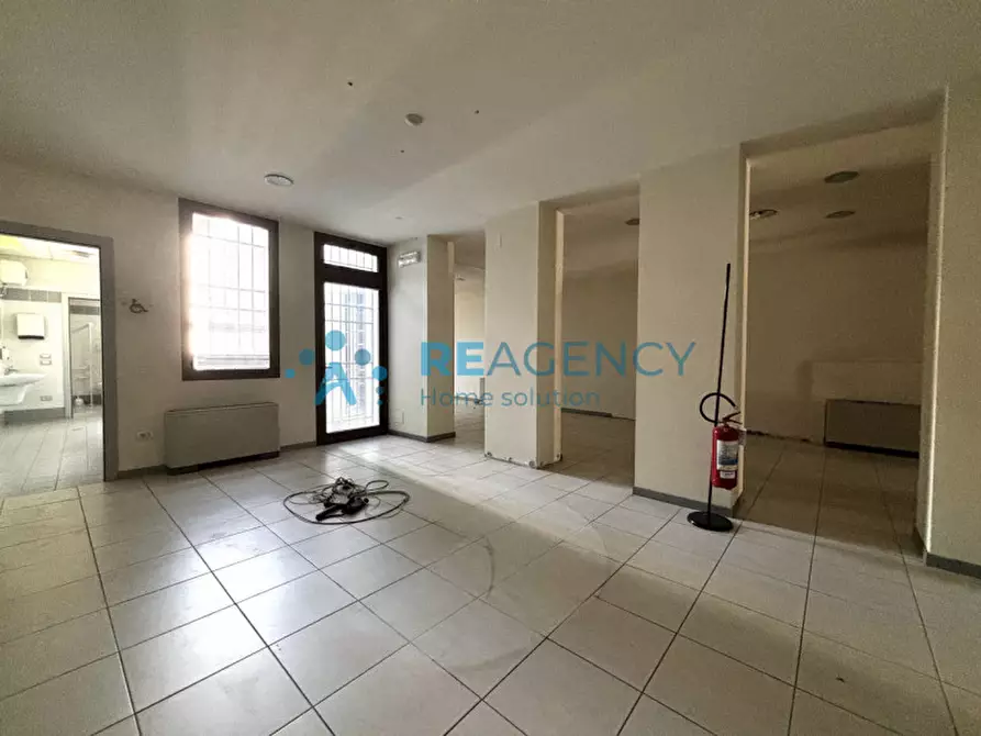 Immagine 4 di Negozio in vendita  in Via Roma 17 a Montagnana