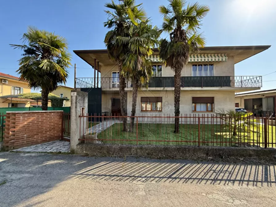 Immagine 1 di Casa indipendente in vendita  in Via Arzere a Solesino