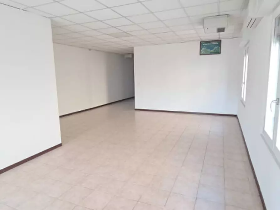 Immagine 3 di Laboratorio in vendita  in Via Roma a Saonara