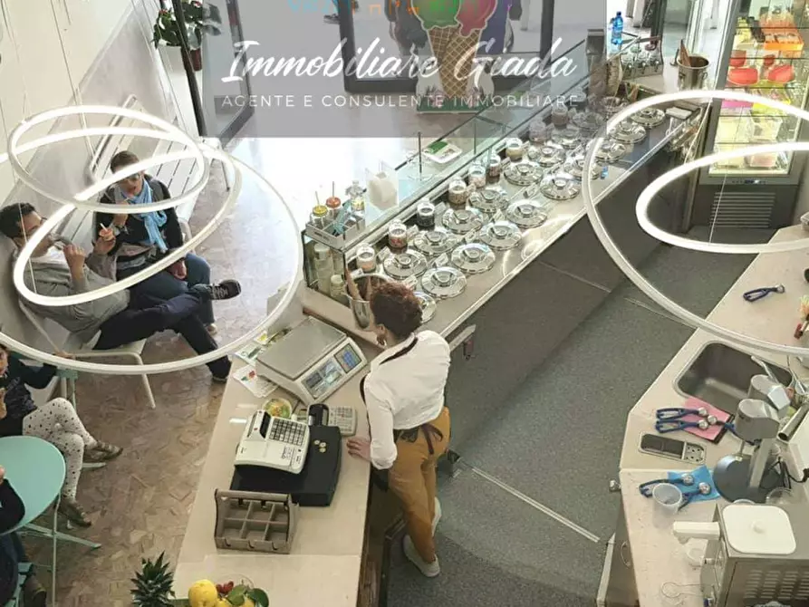 Immagine 8 di Attività commerciale in vendita  a Vittorio Veneto