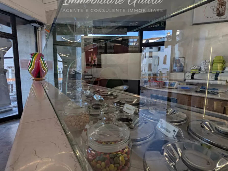 Immagine 18 di Attività commerciale in vendita  a Vittorio Veneto