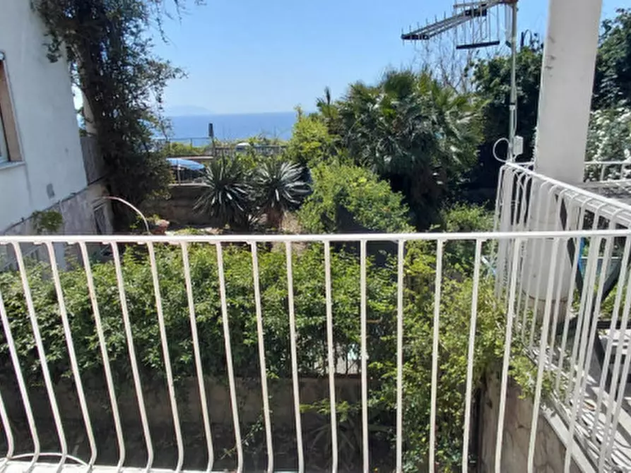 Immagine 36 di Appartamento in affitto  in via marechiaro 120 a Napoli