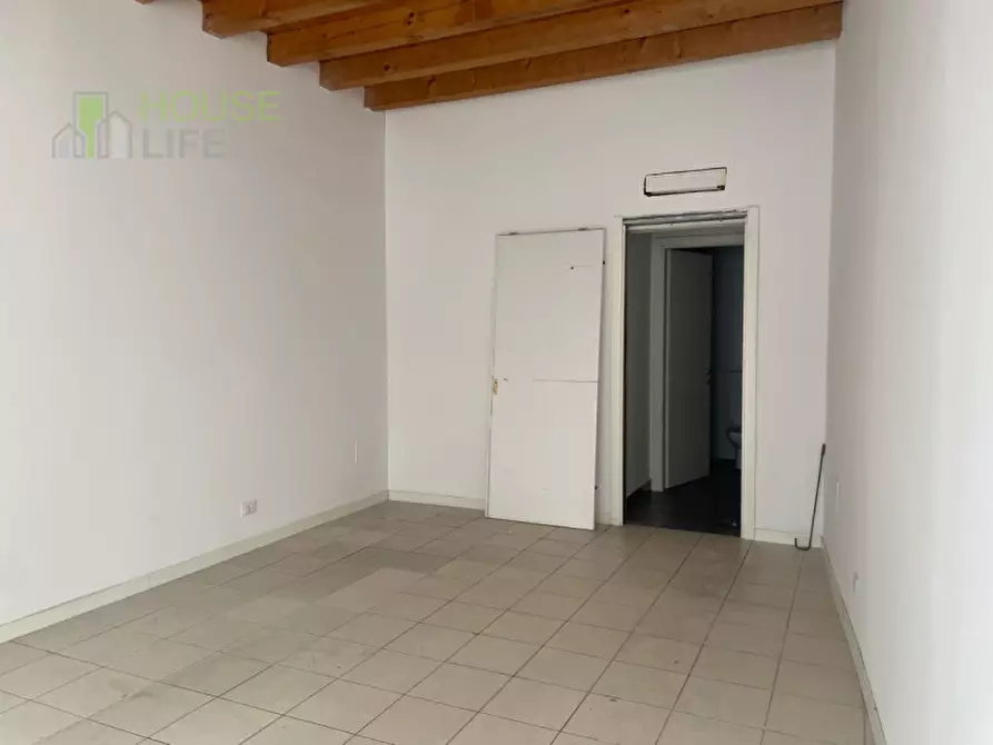 Immagine 2 di Attività commerciale in vendita  in Via Giosuè Carducci a Schio