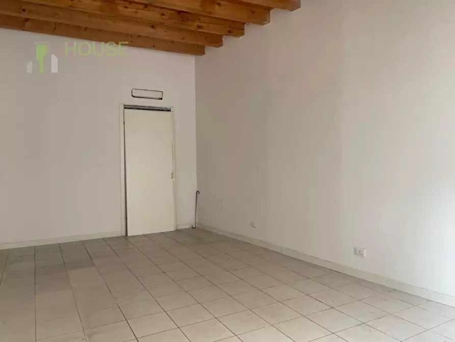Immagine 3 di Attività commerciale in vendita  in Via Giosuè Carducci a Schio