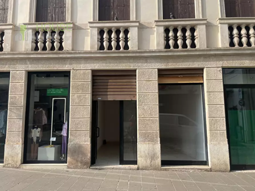 Immagine 4 di Attività commerciale in vendita  in Via Giosuè Carducci a Schio