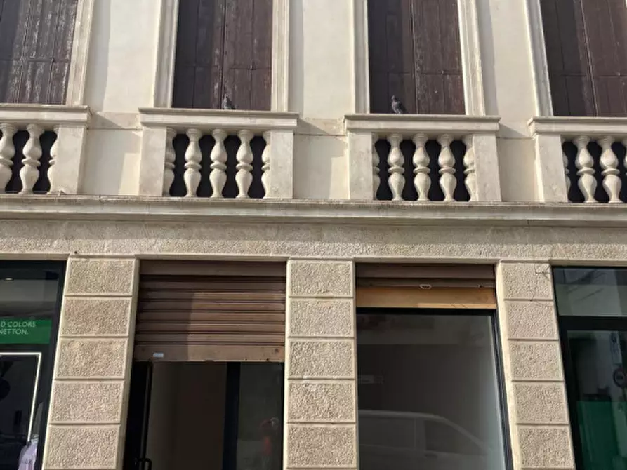 Immagine 5 di Attività commerciale in vendita  in Via Giosuè Carducci a Schio